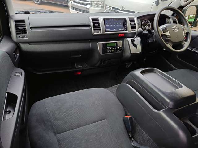 トヨタ ハイエースバン ２．０ スーパーＧＬ ロング R4年 (関東) 99