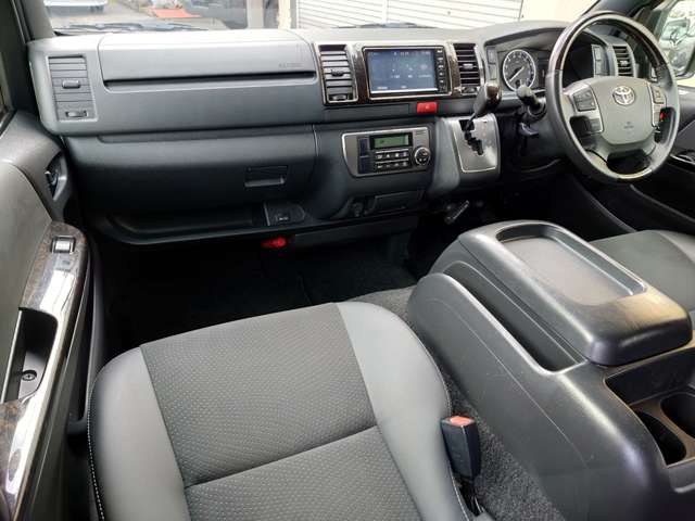 トヨタ ハイエースバン ２．８ スーパーＧＬ ダークプライムＩＩ ロングボディ ディーゼルターボ ４ＷＤ R4年 (関東) 99