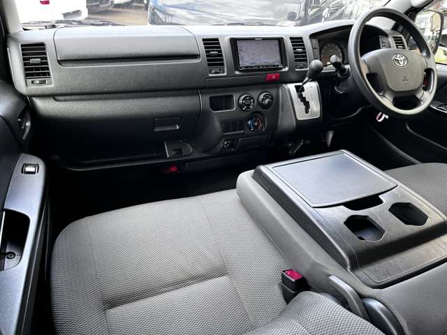 トヨタ ハイエースバン ３．０ リフト付バン ロング ディーゼルターボ ４ＷＤ H27年 (関東) 99