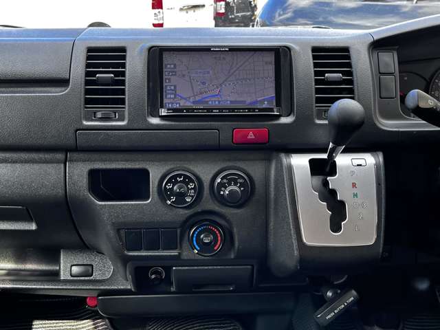 トヨタ ハイエースバン ３．０ リフト付バン ロング ディーゼルターボ ４ＷＤ H27年 (関東) 99