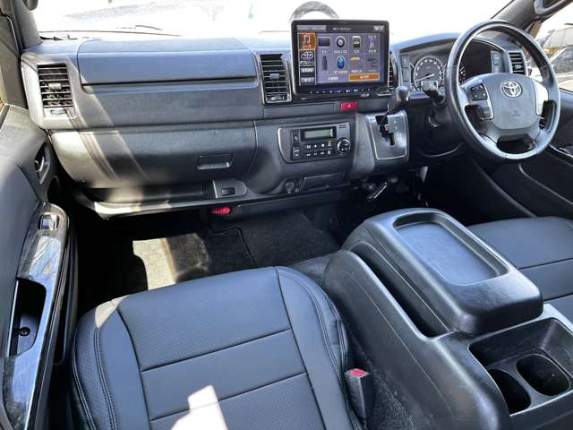 トヨタ ハイエースバン ２．８ スーパーＧＬ ダークプライム ロングボディ ディーゼルターボ ４ＷＤ R1年 (関東) 99