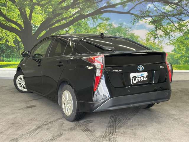 トヨタ プリウス １．８ Ｓ セーフティ プラス H29年 (近畿) 99