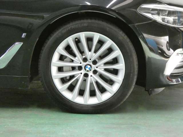 ＢＭＷ ５シリーズ ５３０Ｅ Ｉパフォーマンス ラグジュアリー R1年 (関東) 99