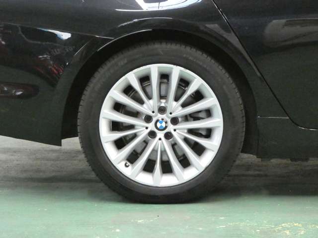 ＢＭＷ ５シリーズ ５３０Ｅ Ｉパフォーマンス ラグジュアリー R1年 (関東) 99