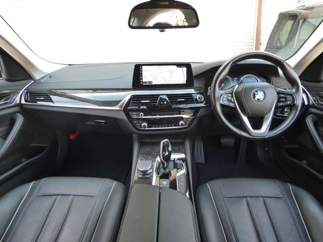ＢＭＷ ５シリーズ ５３０Ｅ Ｉパフォーマンス ラグジュアリー R1年 (関東) 99