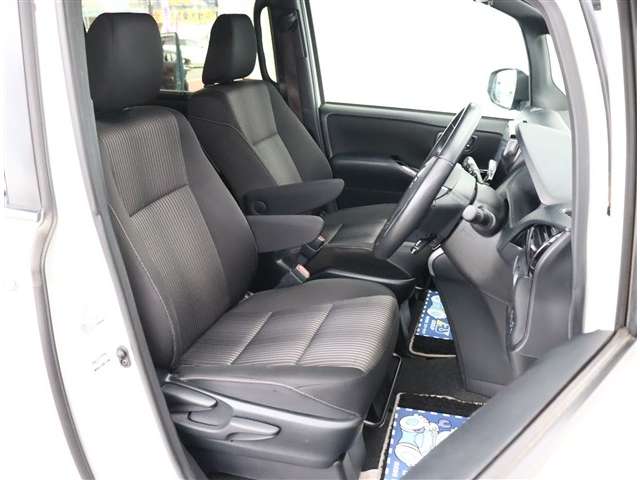 トヨタ ヴォクシー ２．０ ＺＳ 煌ＩＩ R1年 (関東) 99