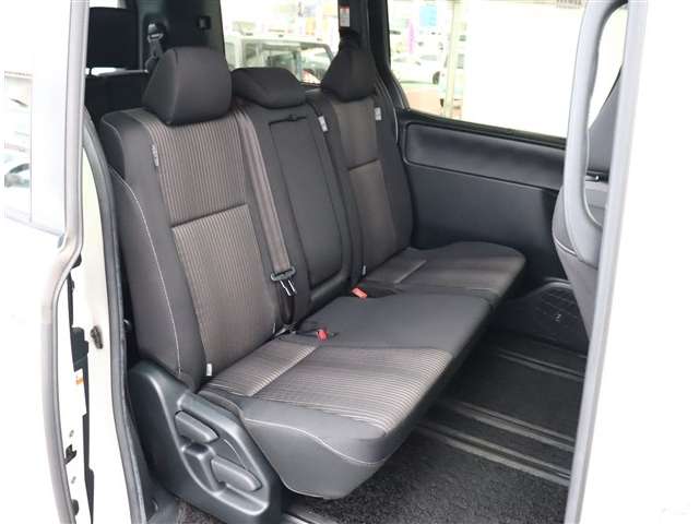 トヨタ ヴォクシー ２．０ ＺＳ 煌ＩＩ R1年 (関東) 99