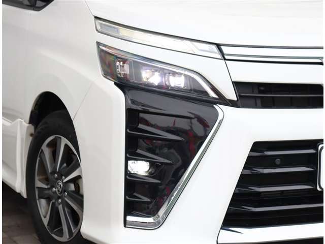 トヨタ ヴォクシー ２．０ ＺＳ 煌ＩＩ R1年 (関東) 99