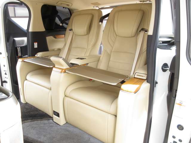 トヨタ アルファード ３．５ エグゼクティブ ラウンジ ロイヤルラウンジ ４ＷＤ R1年 (関東) 99