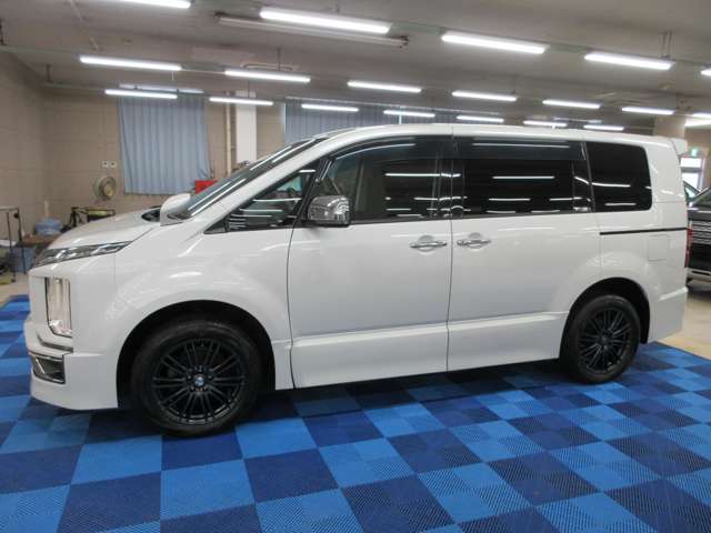 三菱 デリカ　Ｄ：５ アーバンギア ２．２ Ｇ パワーパッケージ ディーゼルターボ ４ＷＤ R1年 (関東) 99