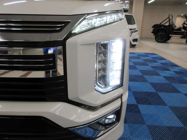 三菱 デリカ　Ｄ：５ アーバンギア ２．２ Ｇ パワーパッケージ ディーゼルターボ ４ＷＤ R1年 (関東) 99