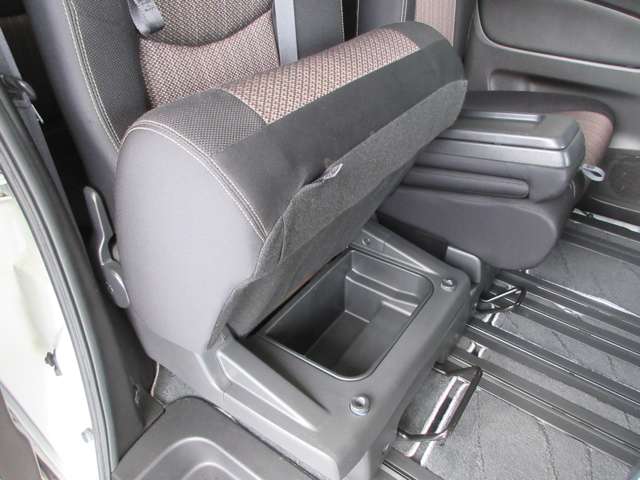 日産 セレナ ２．０ ハイウェイスター Ｓ－ＨＹＢＲＩＤ H26年 (関東) 99
