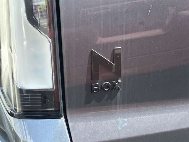 ホンダ Ｎ　ＢＯＸ カスタム ６６０ ブラック スタイル R8年 (東海) 99