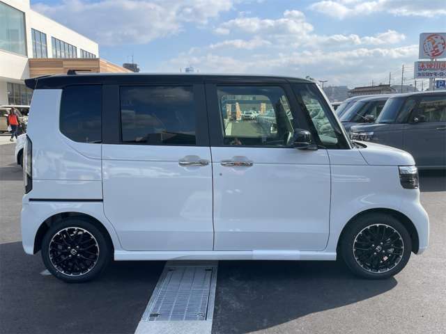 ホンダ Ｎ　ＢＯＸ カスタム ６６０ ターボ コーディネートスタイル ２トーン R7年 (九州・沖縄) 99