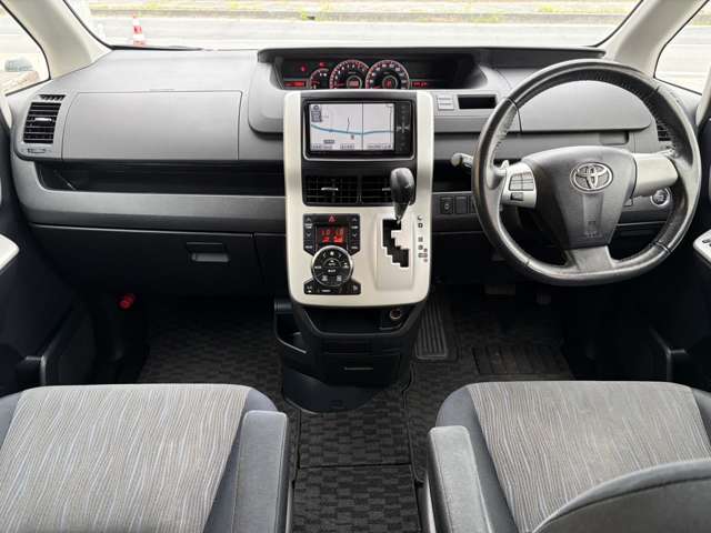 トヨタ ノア ２．０ ＳＩ H22年 (近畿) 99