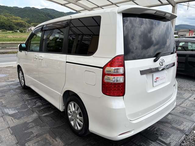 トヨタ ノア ２．０ ＳＩ H23年 (近畿) 99