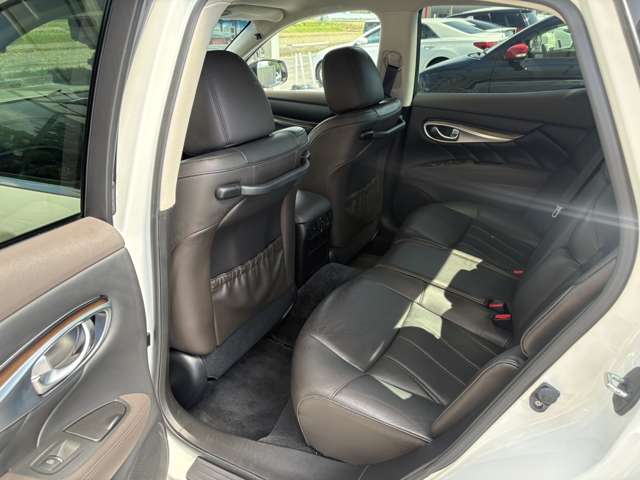 日産 フーガ　ハイブリッド ３．５ ＶＩＰ H28年 (近畿) 99