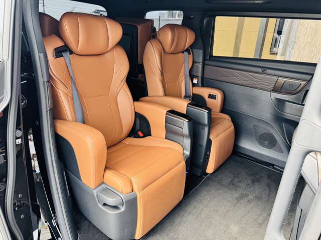 トヨタ ヴェルファイア　ハイブリッド ハイブリッド ２．５ Ｚプレミア Ｅ－ＦＯＵＲ ４ＷＤ R7年 (近畿) 99