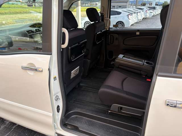 日産 セレナ ２．０ ハイウェイスター Ｓ－ＨＹＢＲＩＤ Ｖセレクション H25年 (近畿) 99