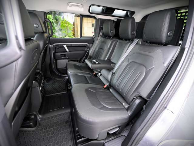 ランドローバー ディフェンダー １１０ Ｓ ２．０Ｌ Ｐ３００ ４ＷＤ R2年 (関東) 99