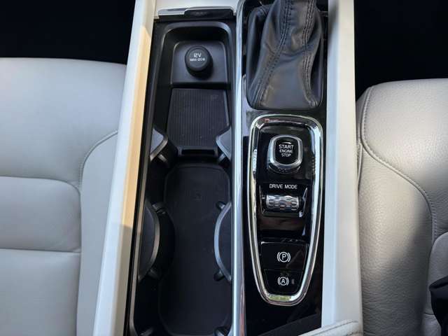 ボルボ Ｖ６０ Ｔ５　モメンタム R1年 (関東) 99