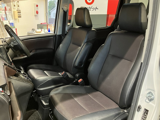 トヨタ エスクァイア　ハイブリッド １．８ ハイブリッド ＧＩ H27年 (近畿) 99