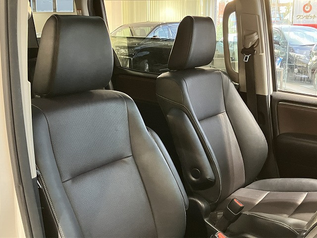 トヨタ エスクァイア　ハイブリッド １．８ ハイブリッド ＧＩ H27年 (近畿) 99