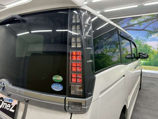 トヨタ ヴォクシー １．８ ハイブリッド ＺＳ 煌ＩＩ H28年 (近畿) 99