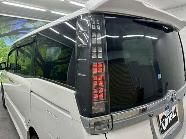 トヨタ ヴォクシー １．８ ハイブリッド ＺＳ 煌ＩＩ H28年 (近畿) 99