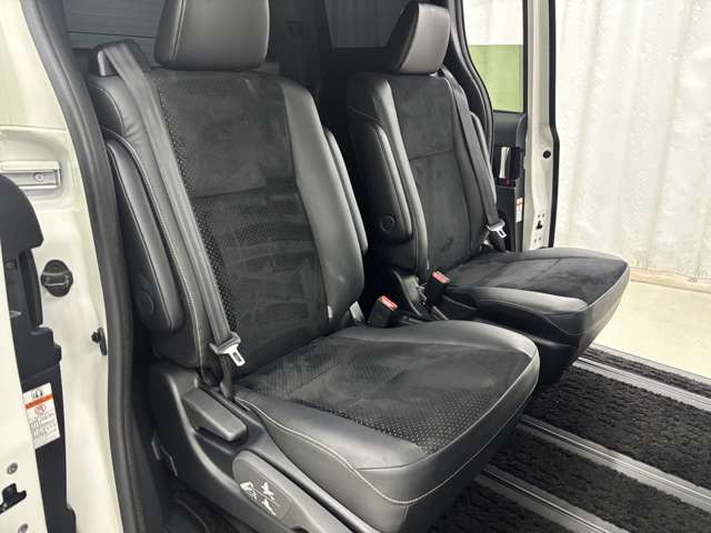 トヨタ ヴォクシー ２．０ ＺＳ 煌ＩＩＩ R4年 (近畿) 99