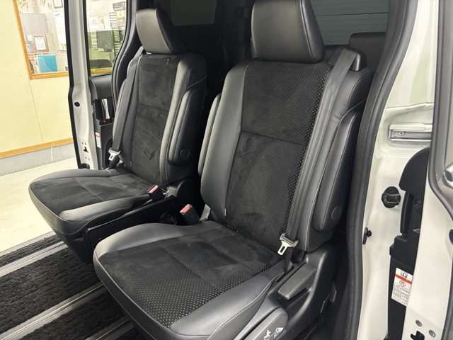 トヨタ ヴォクシー ２．０ ＺＳ 煌ＩＩＩ R4年 (近畿) 99