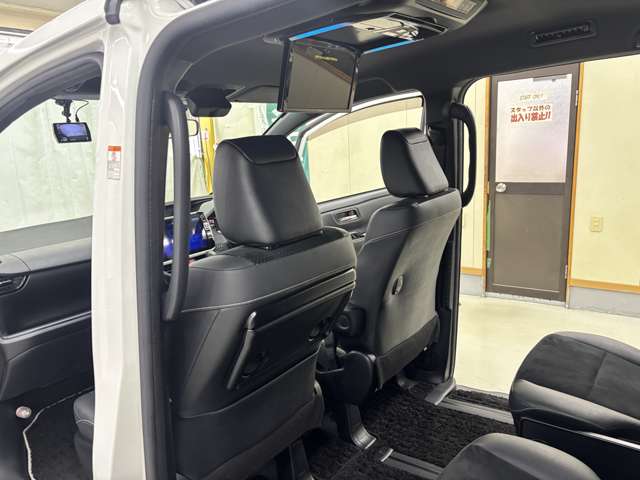 トヨタ ヴォクシー ２．０ ＺＳ 煌ＩＩＩ R4年 (近畿) 99