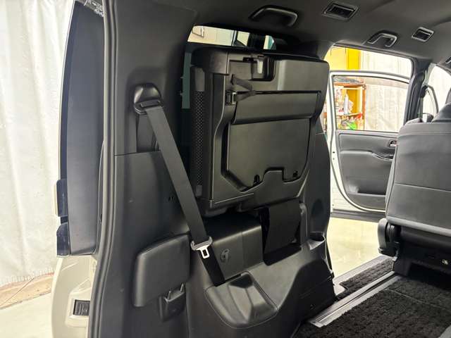トヨタ ヴォクシー ２．０ ＺＳ 煌ＩＩＩ R4年 (近畿) 99