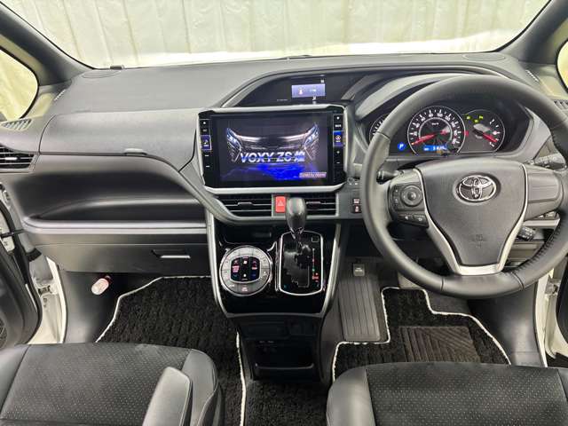トヨタ ヴォクシー ２．０ ＺＳ 煌ＩＩＩ R4年 (近畿) 99