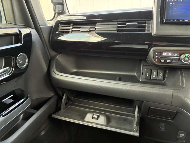 ホンダ Ｎ　ＢＯＸ カスタム ６６０ Ｌ R4年 (関東) 99