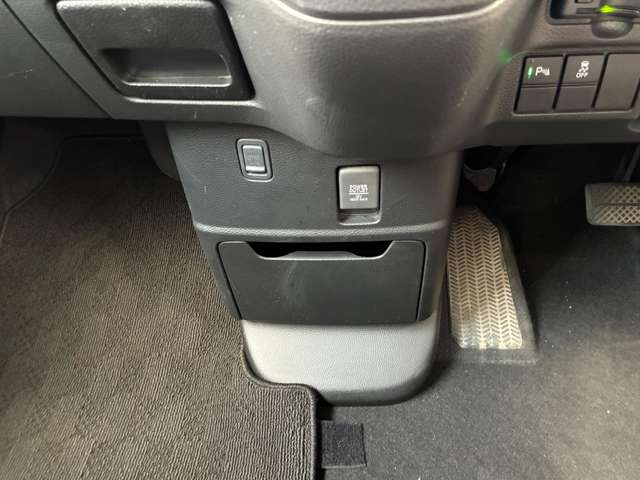 ホンダ Ｎ　ＢＯＸ カスタム ６６０ Ｌ R4年 (関東) 99