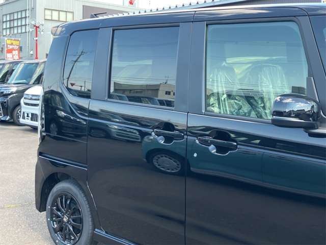 ホンダ Ｎ　ＢＯＸ カスタム ６６０ ブラック スタイル R8年 (東海) 99