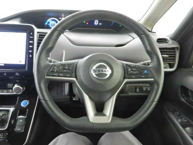 日産 セレナ １．２ Ｅ－ＰＯＷＥＲ ハイウェイスター Ｖ R1年 (九州・沖縄) 99
