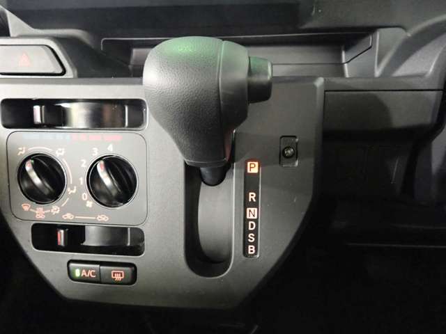 トヨタ ピクシス　メガ ６６０ Ｄ ＳＡＩＩＩ R4年 (近畿) 99