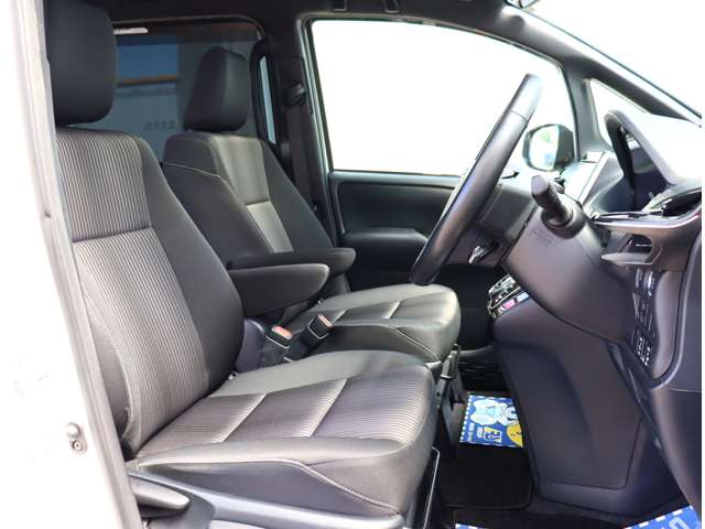 トヨタ ノア ２．０ ＳＩ H30年 (関東) 99
