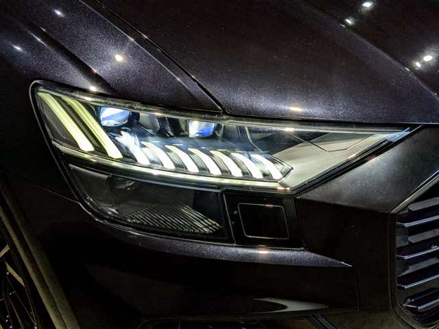 アウディ Ｑ８ ５５ ＴＦＳＩ クワトロ デビューパッケージ Ｓライン ４ＷＤ R1年 (関東) 99