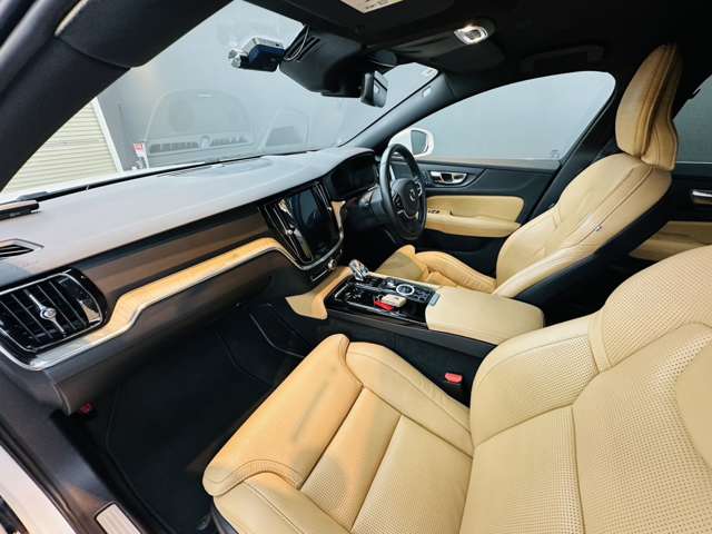 ボルボ Ｖ６０ Ｔ６ ツインエンジン ＡＷＤ モメンタム ４ＷＤ R2年 (関東) 99