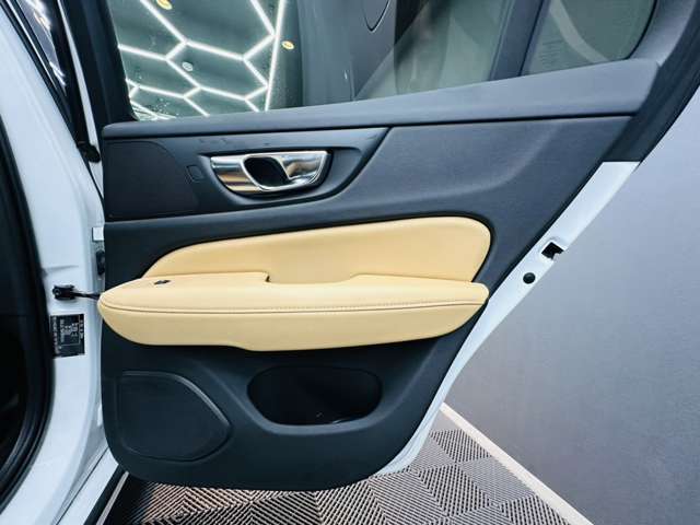 ボルボ Ｖ６０ Ｔ６ ツインエンジン ＡＷＤ モメンタム ４ＷＤ R2年 (関東) 99