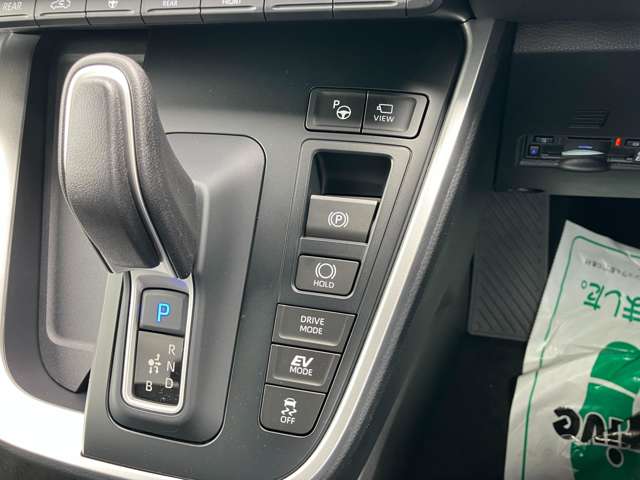 トヨタ ヴォクシー １．８ ハイブリッド Ｓ－Ｚ R8年 (関東) 99