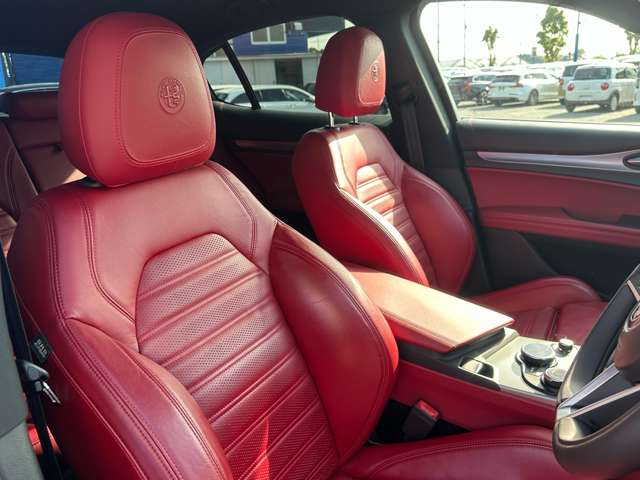 アルファロメオ ステルヴィオ ２．０ ターボ Ｑ４ スポーツパッケージ ４ＷＤ R1年 (関東) 99