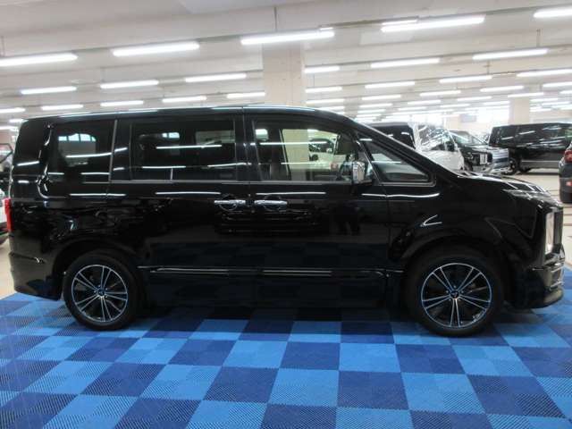 三菱 デリカ　Ｄ：５ アーバンギア ２．２ Ｇ パワーパッケージ ディーゼルターボ ４ＷＤ R1年 (関東) 99