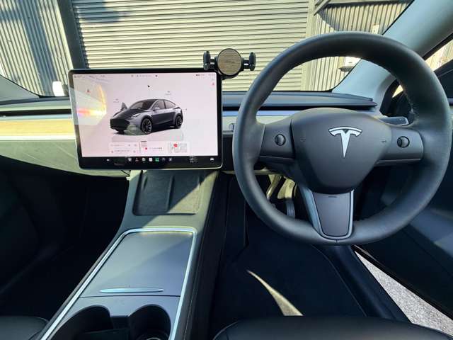 テスラ モデルＹ ＲＷＤ 黒内装 R4年 (東海) 99