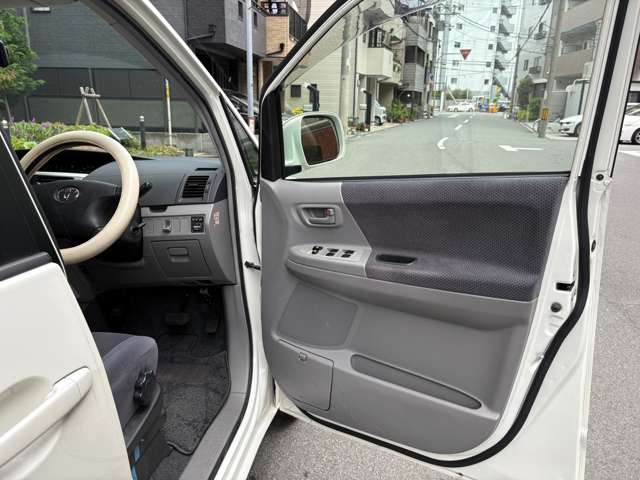 トヨタ ヴォクシー ２．０ Ｘ Ｇエディション H16年 (近畿) 99