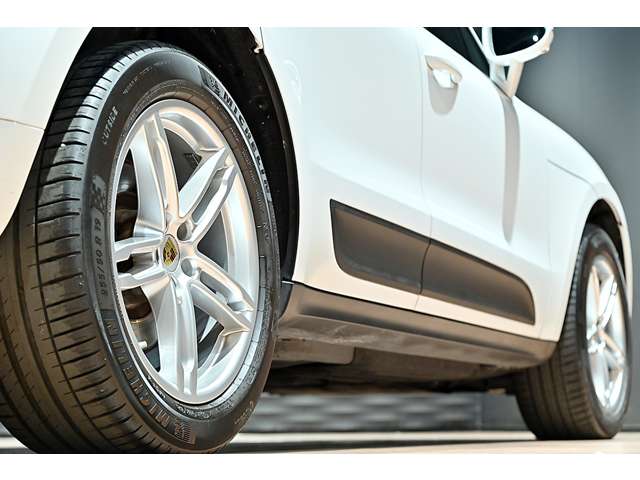 ポルシェ マカン ファースト エディション （パノラミック ルーフ システム装着車） ＰＤＫ ４ＷＤ R1年 (関東) 99