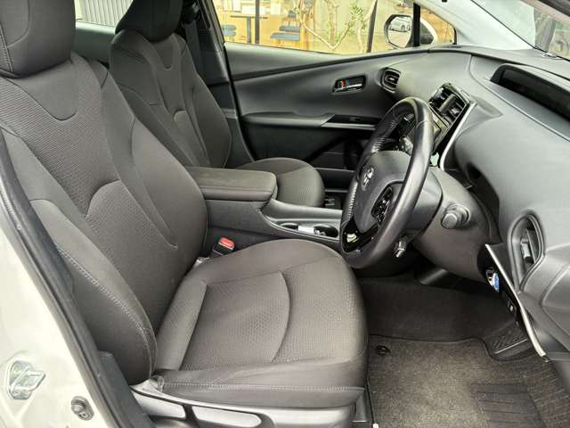 トヨタ プリウス １．８ Ｓ Ｅ－ＦＯＵＲ ４ＷＤ R3年 (東海) 99